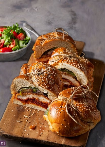 כריך שניצל מטבוחה של יום שישי